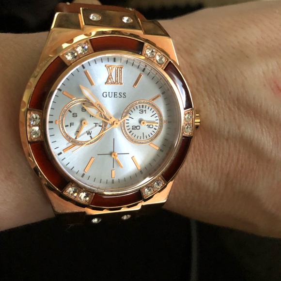 Women’s Guess Watch. - Picture 5 of 5